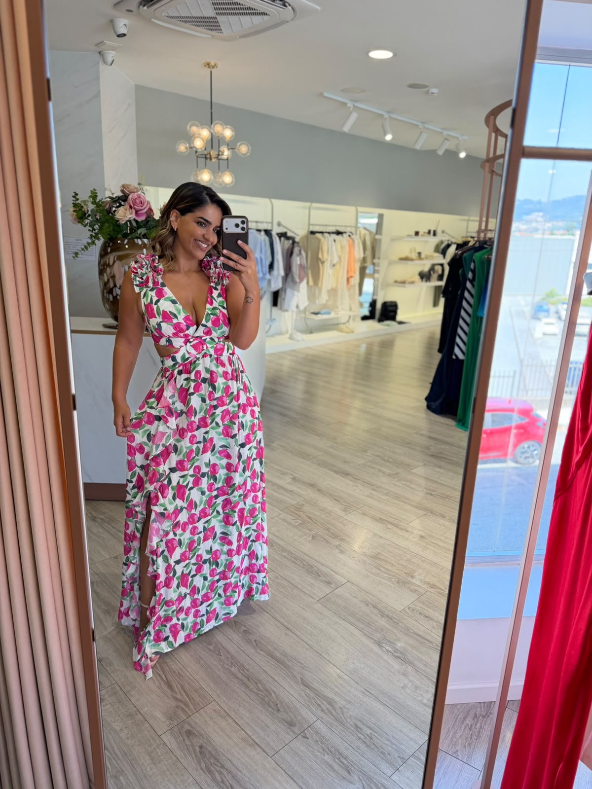 WhatsApp Image 2026-07-09 at 17.49.20 VESTIDO MIDI FLORAL COM COSTAS ABERTAS PONTO CHIC - Image 1