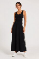 VESTIDO PRETO COM FAIXAS LATERAIS SAHOCO