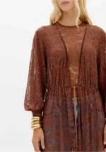 KAFTAN CASTANHO EM RENDA LANÇA PERFUME - Image 4
